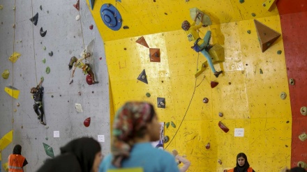 شیراز میں خواتین کی راک کلائمبنگ(ROCK CLIMBING) کے مقابلے 