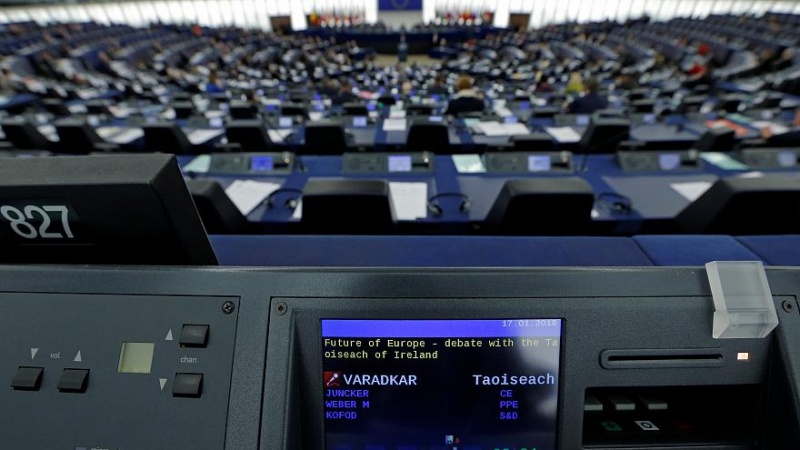 درێژەی هەڵوێست گرتنەکانی ترەمپ لەدژ چین ویەکێتی ئوروپا