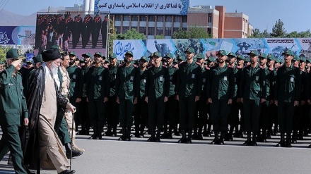 حەزرەتی ئایەتوڵڵا خامەنەیی لەڕێوڕەسمی کۆتایی هاتنی قۆناخی خولی پەروەردەیی خوێندکارانی زانکۆی ئیمام حوسێن(ع) 