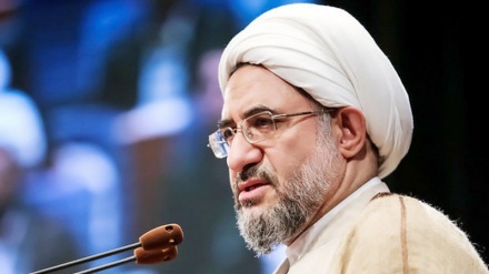 Müsəlmanlar yalnız vəhdətlə öz mövcudluqlarını qoruya bilərlər