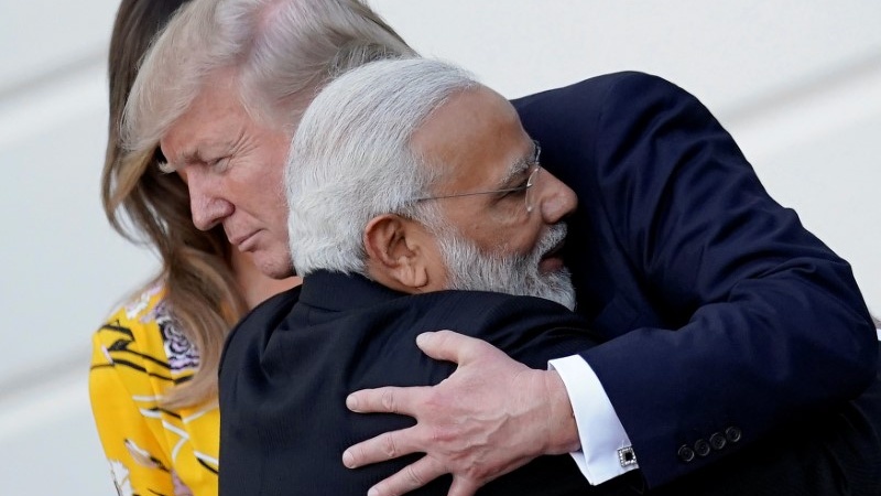 مودی کے دوست ٹرمپ ہندوستان کو دینے جا رہے ہیں دھماکے دار تحفہ!