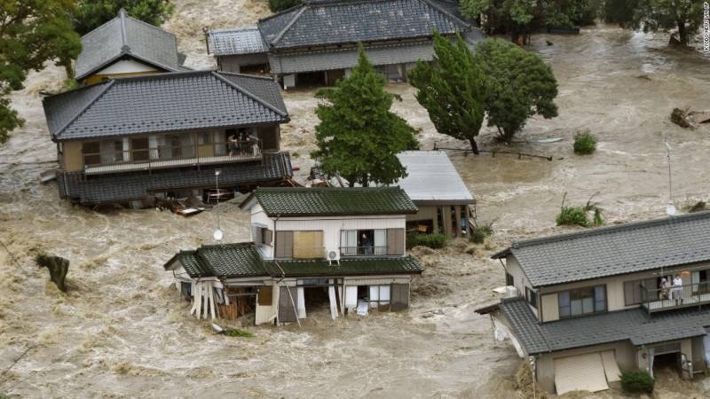 جاپان میں طوفانی بارش و سیلاب 100 افرادہلاک 40 لاکھ متاثر