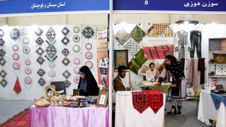 دەستپێکرانی پیشانگای بەرهەمە دەستیەکان لە شاری تاران