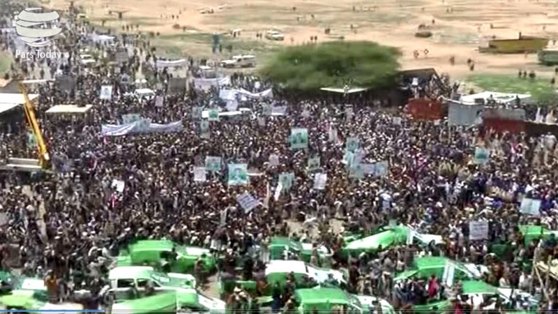 سعودی جارحیت میں شہید ہونے والے یمنی بچوں کی تدفین، ہزاروں افراد کی شرکت  