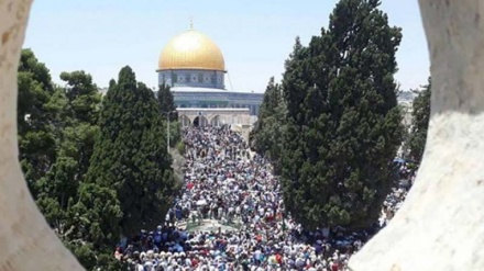 Minlərlə fələstinli Məscidül-Əqsada namaz qılıb