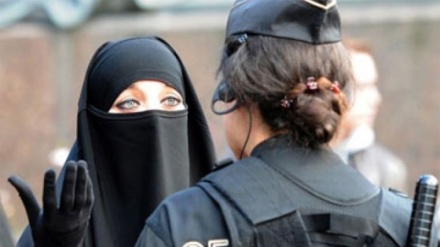 سوئزرلینڈ کے اکاون فیصد باشندوں نے چہرہ چھپانے والے حجاب پر پابندی کی حمایت کر دی