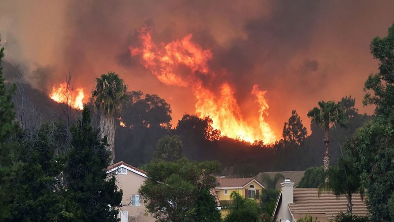 کیلیفورنیا میں لگی آگ سے ایک لاکھ 80 ہزار افراد متاثر