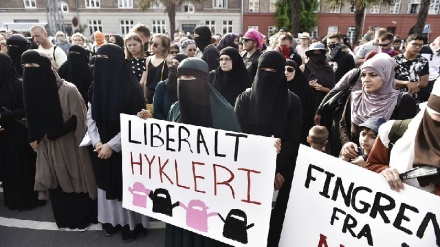 ڈنمارک میں حجاب پر پابندی کے خلاف ہزاروں افراد کا احتجاج