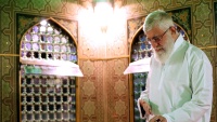 Brisanje prasine s grobnice imama Reze (a.s), uz prisustvo lidera Islamske revolucije
