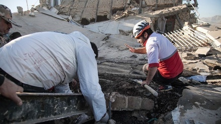 کرمانشاہ میں زلزلہ دو جاں بحق اور تین سو سے زائد زخمی 