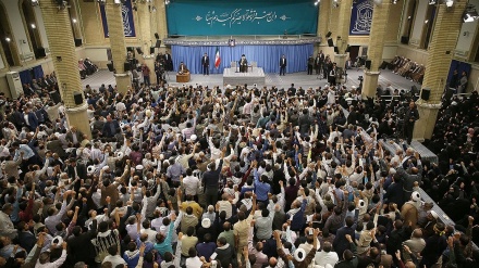  ڕێبەری باڵای شۆڕش: لەگەڵ ئەمریکا دانوستان ناکەین