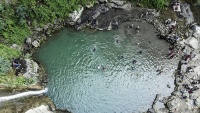Ljetna razonoda na vodopadu u Golestanu
