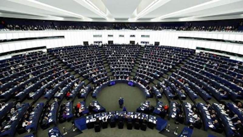 Avropa Komissiyası İtaliyanı sanksiya ilə hədələyib