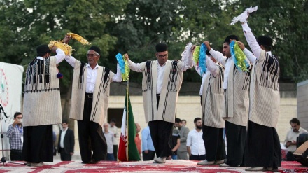 ایران کے شہر خرم آباد میں لری زبان میں لوک موسیقی