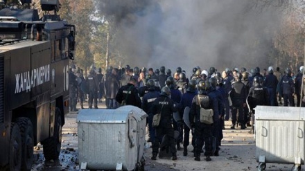 فرانس میں پرامن مظاہرین پر پولیس کا تشدد 
