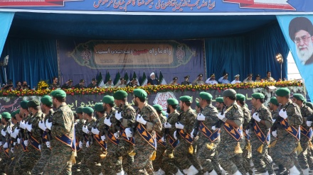 Müqəddəs Müdafiə Həftəsinin ilk günündə İran silahlı qüvvələrinin paradı keçirilib