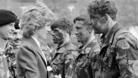 19. oktobar 1985. - princeza Diana na susretu s grupom vojnika