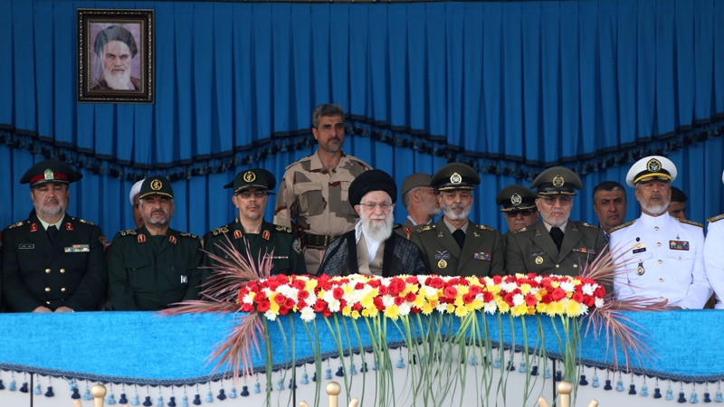 قوم امریکہ کے ناک بھوں چڑھانے سے مرعوب نہ ہو، رہبر انقلاب اسلامی 