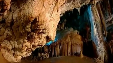 سەرسووڕهێنەریەکانی ئەشکەوتی کەتەلە خۆر 