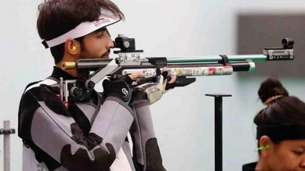 İranlı atıcı 3 vəziyyətdə tüfənglə atəş gənclərarası dünya çempionatının qızıl medalını əldə edib