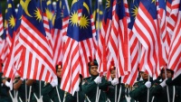 Grupa malezijskih učenica na proslavi nacionalnog dana te zemlje
