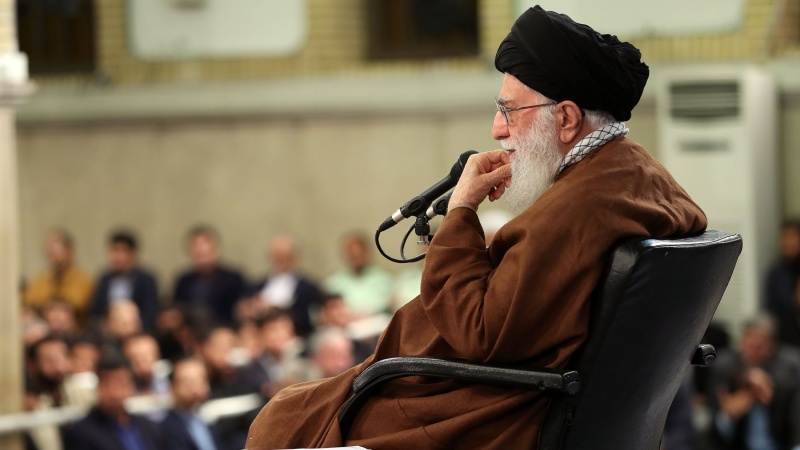 رہبر انقلاب اسلامی: آج دشمن، ایران کی غلط اور مایوس کن تصویر پیش کرنے کے درپے ہے 