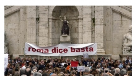 Protest nekoliko hiljada Rimljana koji traži ostavku gradonačelnice