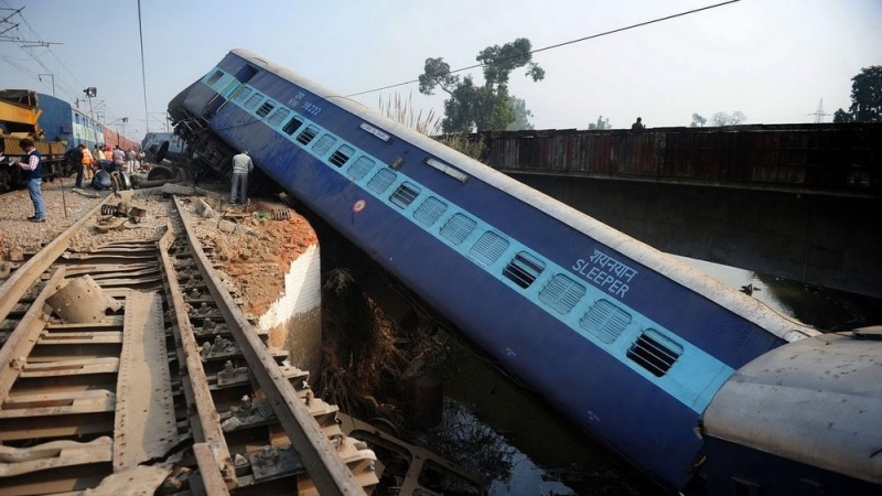 ہندوستان میں ٹرین کا حادثہ، متعدد افراد ہلاک و زخمی