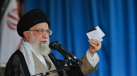  Rêberê Inqilabê: Gelê Îranê bi pûçkirina boykotan dê sîlleyeke din li Amerîkayê bide