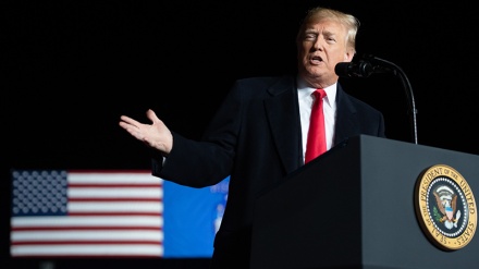 Trampın partlayıcı bağlamaların göndərilməsinə münasibəti