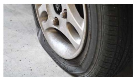 Maloljetnik probušio gume na 53 automobila u Prijedoru