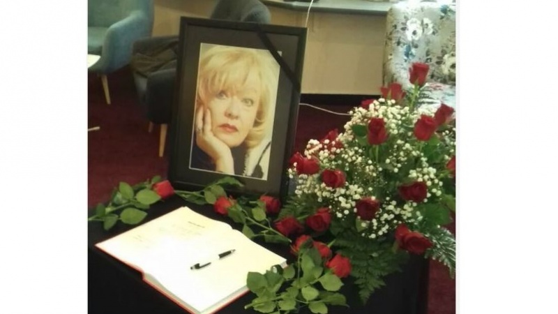 Foto/Klix: U Kamernom teatru 55 knjiga žalosti za veliku glumicu Milenu Dravić