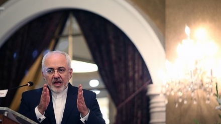 زەریف: ئەمریکا بۆ بەلاڕێدابردنی بیروڕای خەڵک لە دڵڕەقی سعودی ، ئێران بایکۆت دەکات 