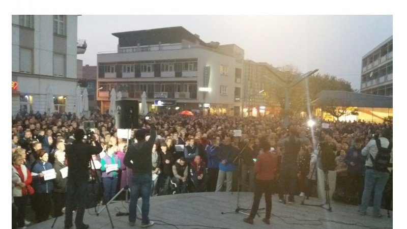 Građani Bihaća traže hitno rješenje situacije s migrantima