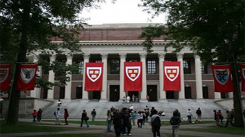 Harvard Universiteti irqçilikdə ittiham edilib