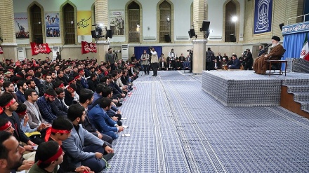  ڕێبەری مەزنی شۆرشی ئیسلامی: له نیشانە ئاشکراکانی دابەزینی هێز و دەستەڵاتی ئەمریکا؛ ئێران بە هێز و پێشکەوتوو بووە