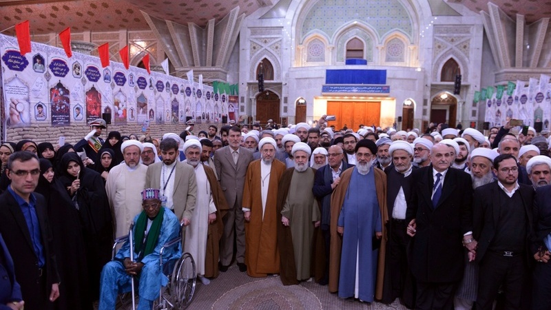 عالمی وحدت اسلامی کانفرنس کے شرکا کی امام خمینی(رح) کے حرم میں حاضری