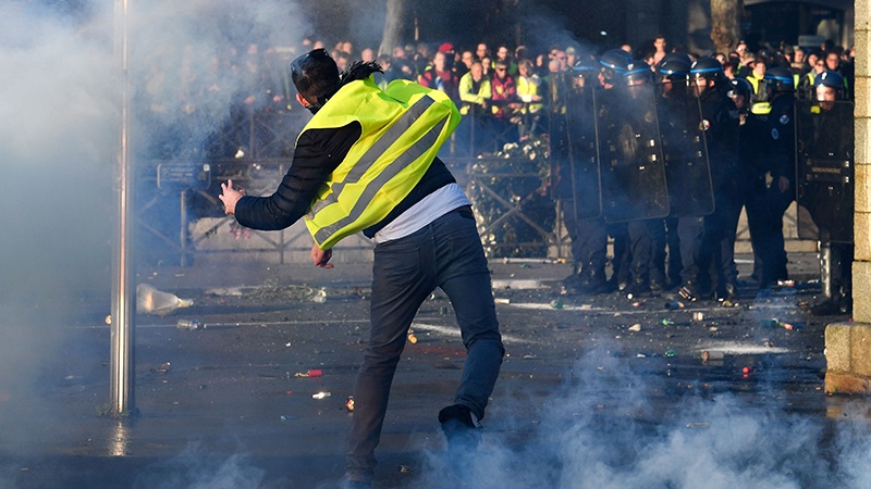 فرانس میں مظاہرے ایک ہلاک 227 زخمی