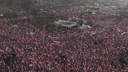 Oko 200.000 Poljaka slavilo nezavisnost, iza njih zapaljena zastava EU