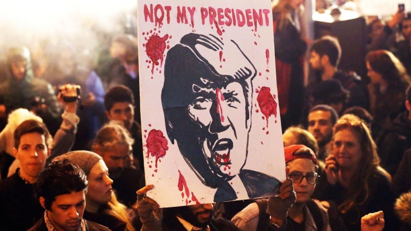 واشنگٹن اور نیویارک میں امریکی صدر کے خلاف مظاہرے