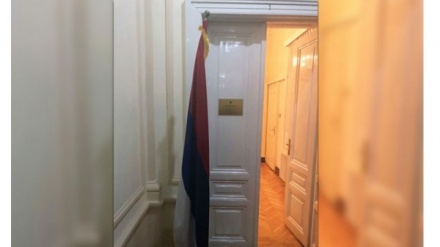 Vraćena zastava RS pred kabinet Milorada Dodika