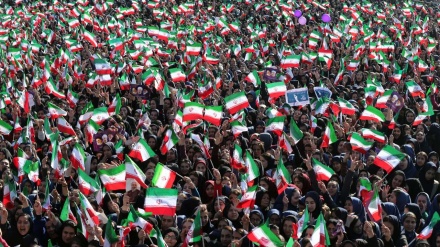 ایران کے صدر کا خوی کے شہید چمران اسٹیڈیم میں شاندار استقبال 