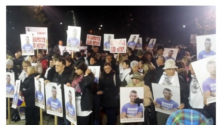 Protestni skup 'Pravda za Dženana' održan na Trgu djece Sarajeva