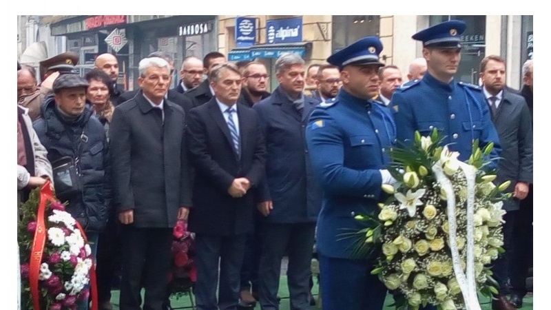 Zvaničnici položili cvijeće kod Vječne vatre: BiH uvijek opstane i nadživi sve