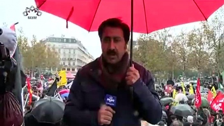 فرانس میں امریکی صدر کے خلاف مظاہرے