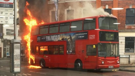 Londonun cənubunda bir avtobus dayanacağında partlayış baş verib