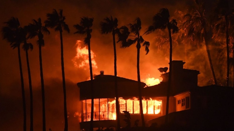 تھمی نہیں ہے کیلیفورنیا کی بھیانک آگ! ۔ تصاویر