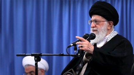 ہندوستان: دہلی میں آیت اللہ خامنہ ای منادی وحدت و استقامت کے زیرعنوان سیمینار