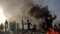  Palestinski mladići u sukobljavanju s izraelskim vojnicima u Gazi