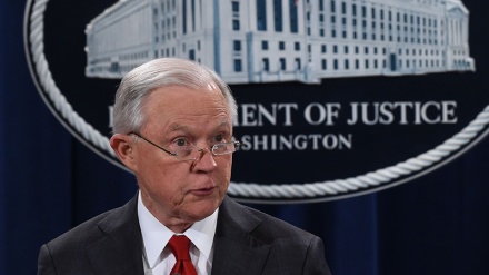 لەبەر گوشاری ترەمپ داواکاری گشتیی ئەمریکا لە کارەکەی کشایەوە